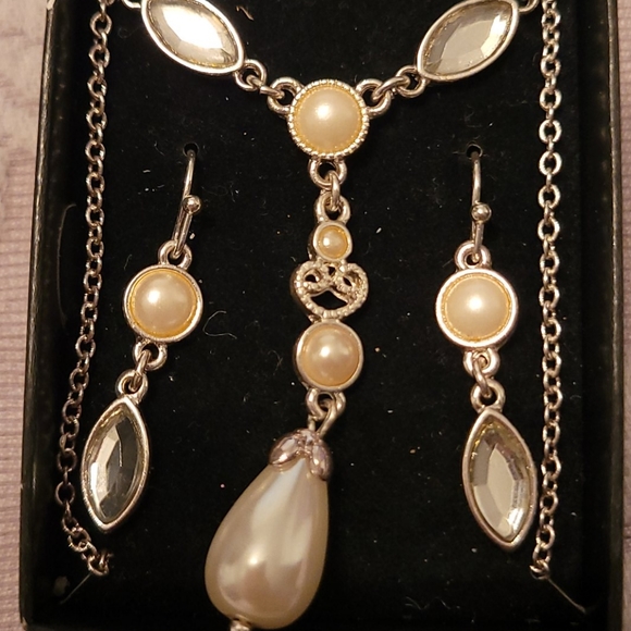 Pearl Faux Necklace/Earring Set - Picture 1 of 1